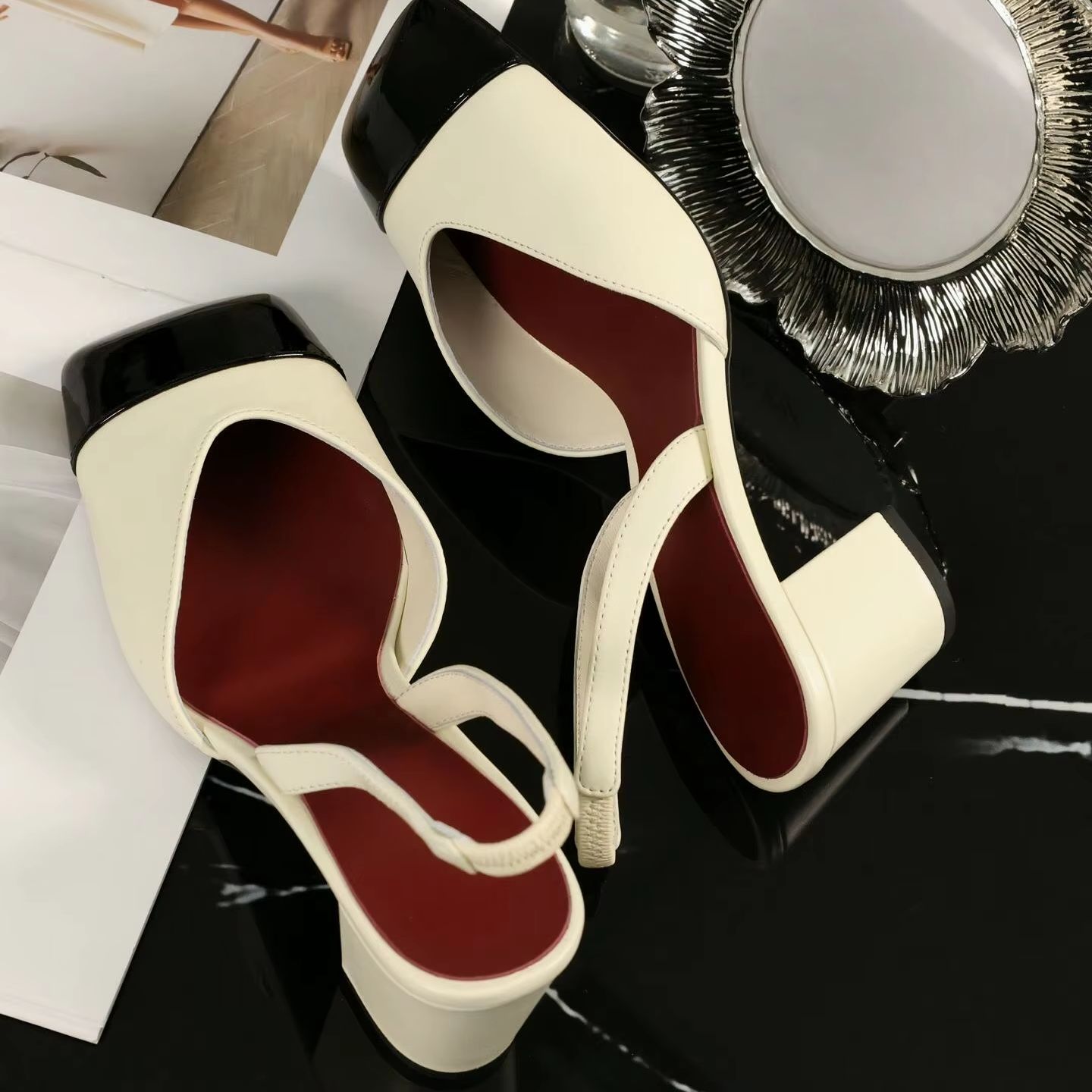 Women Shoes Black - รองเท้าส้นสูงแบบสลิงแบ็คสำหรับผู้หญิง สีทูโทน ครีม-ดำ หนังแก้ว หัวรองเท้าทรงเหลี่ยม ส้นบล็อก